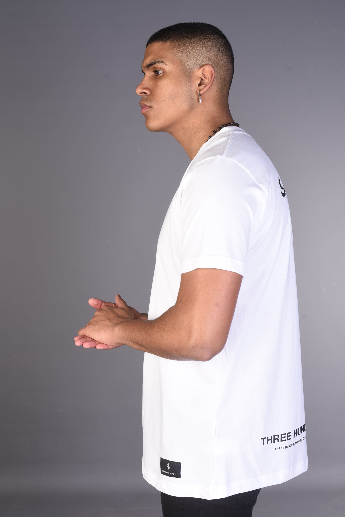 NEVER SURRENDER Symbolic Logo T Shirt - White – Three